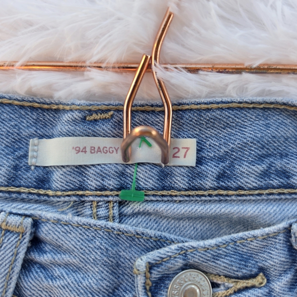 Levi's '94 Baggy High Rise Distressed Jeans - Picture 4 of 7